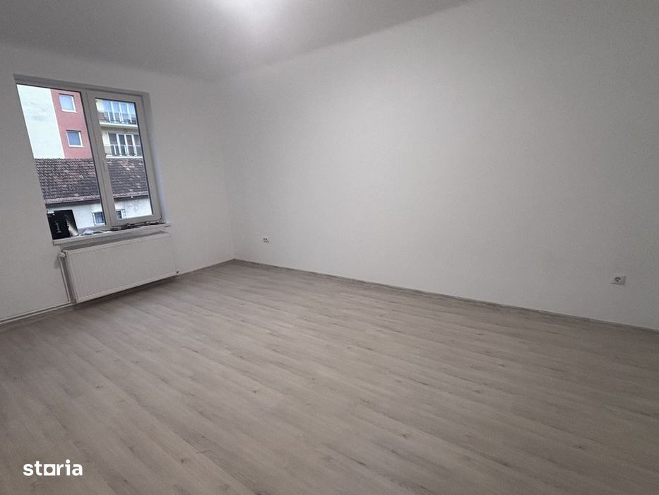 Apartament 2 camere, renovat complet, zona Avram Iancu