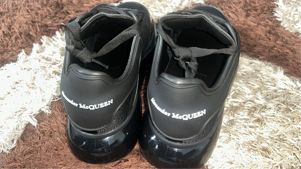 Vand adidasi alexander McQUEEN marimea 43  noi