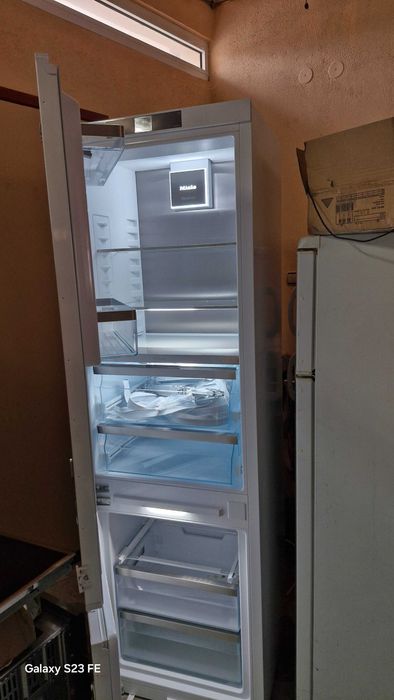 Нов хладилник вграждане Miele KFN 7774D