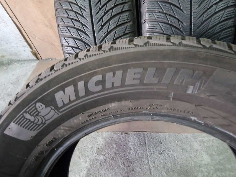 4 Michelin R17 235/60
зимни гуми 
DOT3319