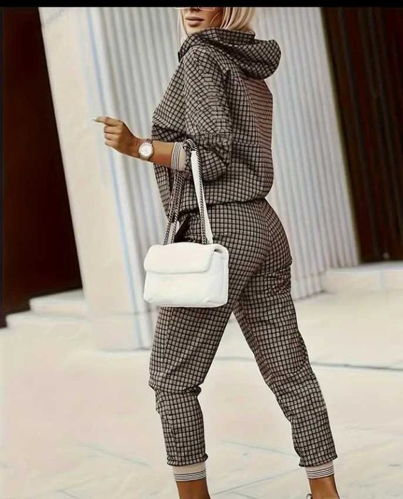 Продам костюм женский