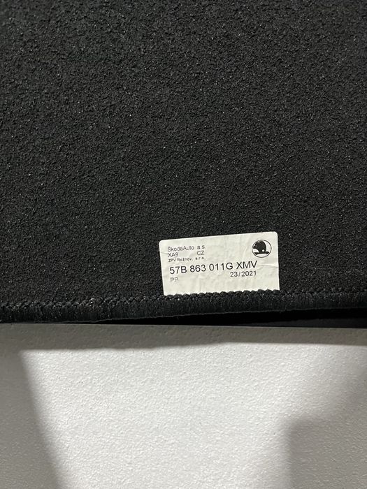 Лайсна за предна решетка - Шкода Карок 2021 и мокетни стелки