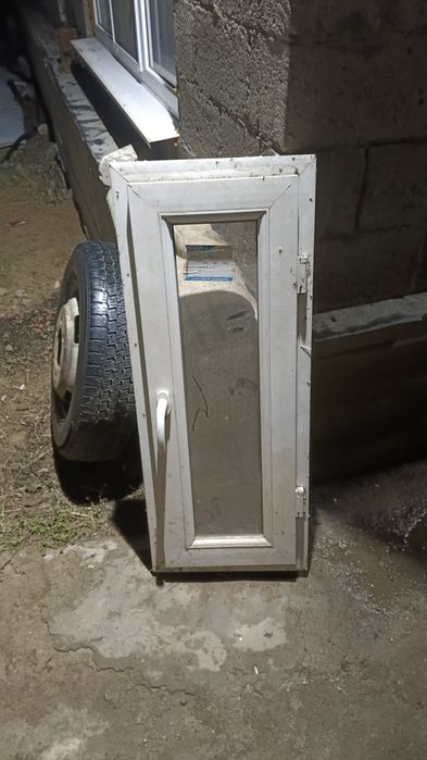 Продам дверь деревяная И окно пластик