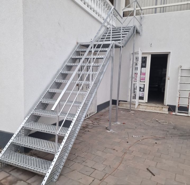 Scari zincate de exterior