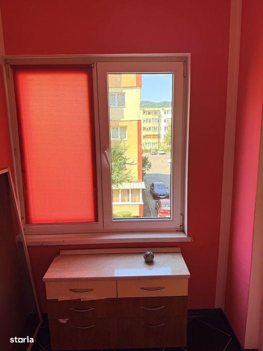 Garsonieră însorită în bloc de apartamente etaj 2/4 – Astra
