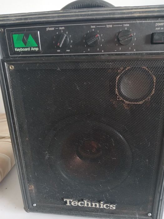 Stație  chitară se poate folosi si ca boxă