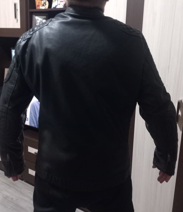 Мъжко кожено яке размер М  якето  е носено един път, без забележки.