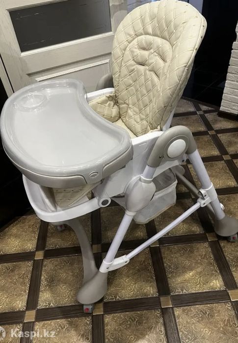 Детский стульчик для кормления
