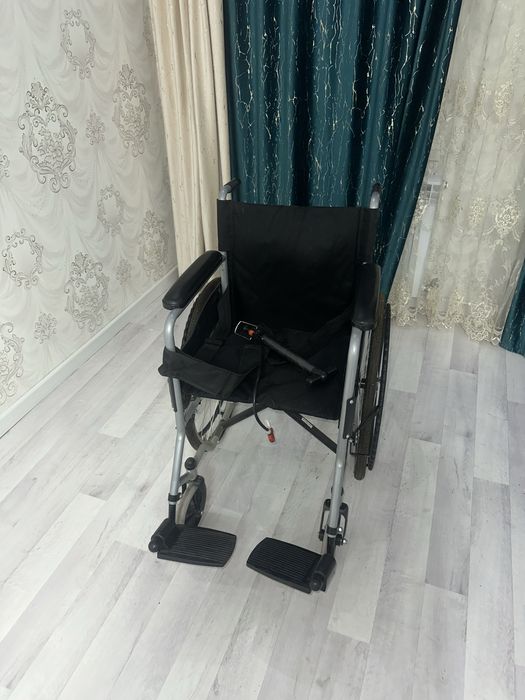 Продаю инвалидную коляску