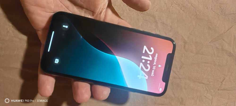 Продавам айфон 11про и 6s