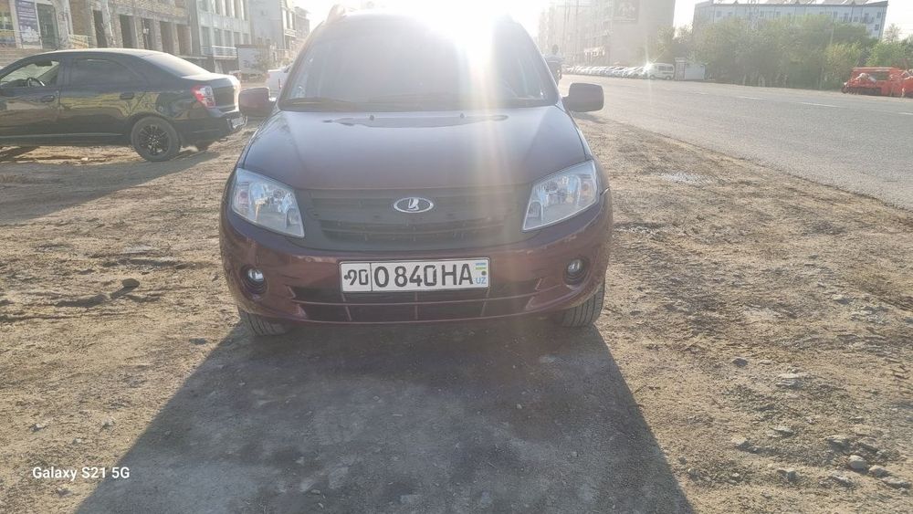 Lada grand avtomobili sotiladi