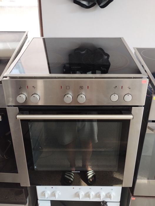 Фурна с стъклокерамичен плот SIEMENS Пиролиза