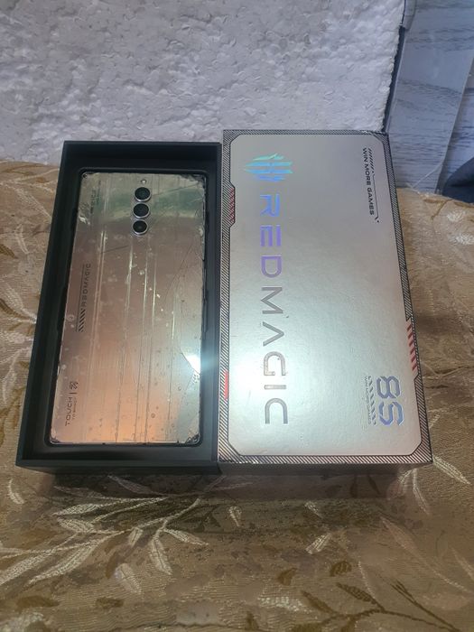 Redmagic 8s pro,  256gb/12gb