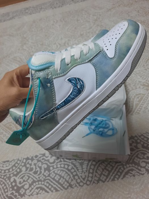 Продам кроссовки новые