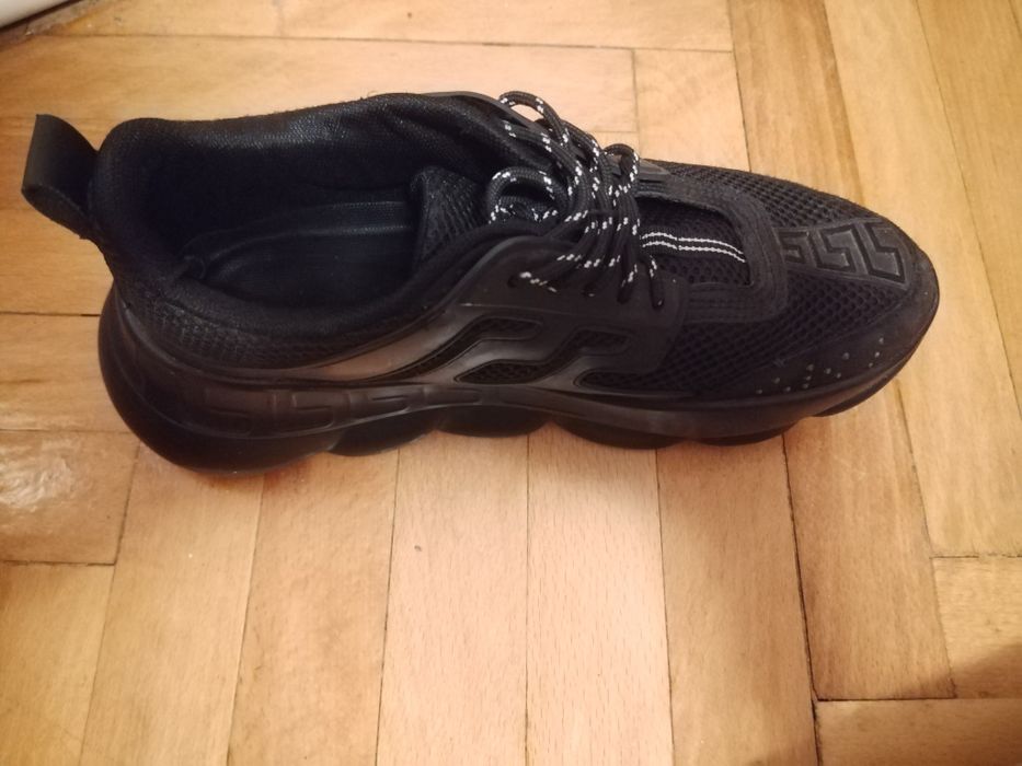 Adidași pentru adolescenți.