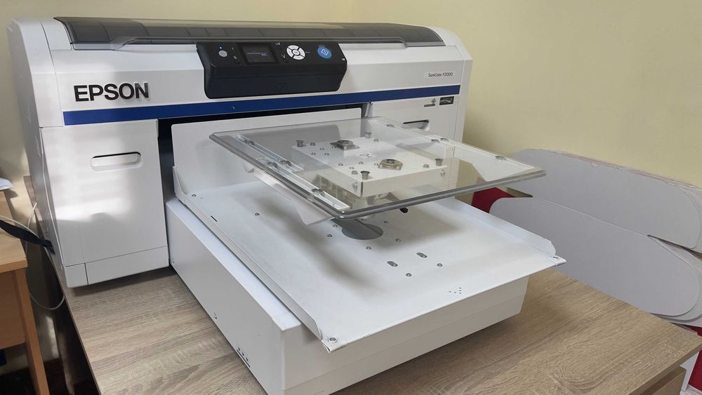 EPSON F2000 - легендата в DTG печата за светъл текстил