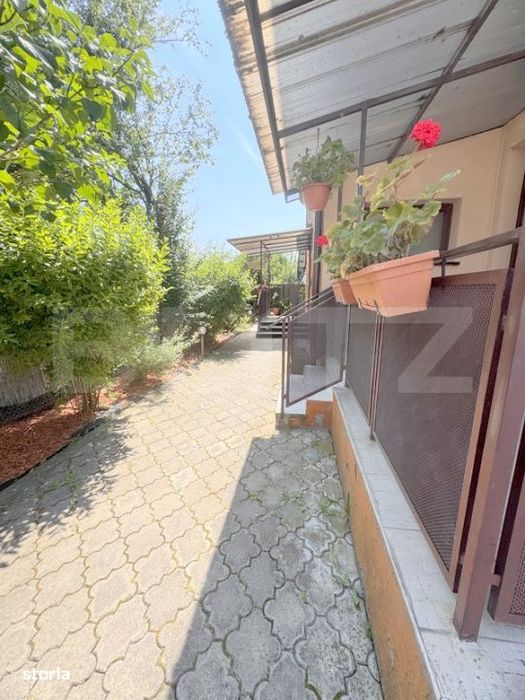 Cladire multifunctionala, pensiune plus casa,  parcari private