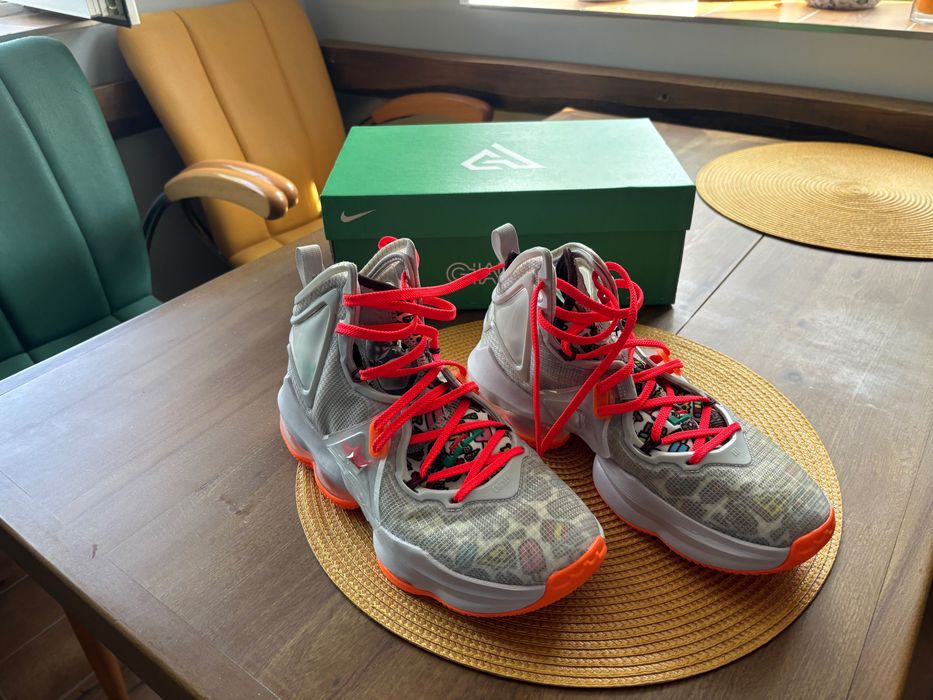 Нови мъжки маратонки Nike LeBron 19