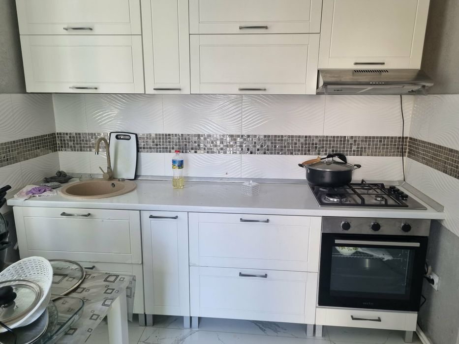 Vand mobila de bucatarie