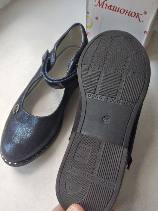 Туфли для девочки 35 размер.(не маломер.)