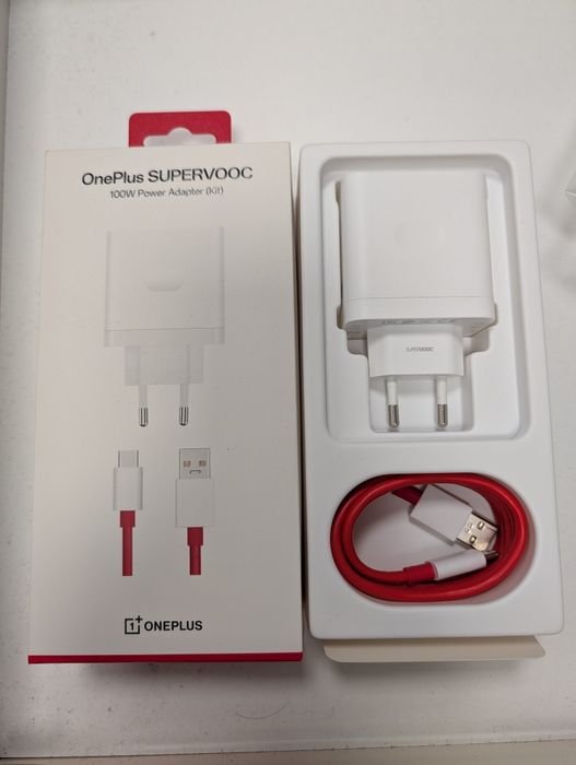 OnePlus SuperVooc 100W зарядно