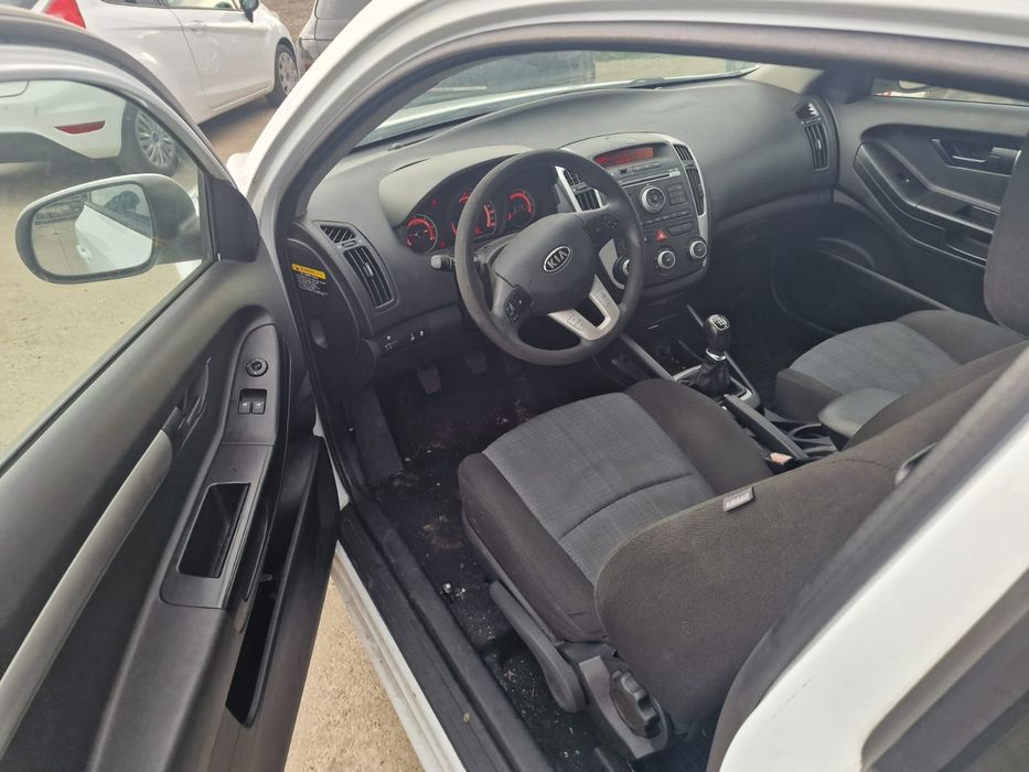 Dezmembram Kia Ceed 2011 1.4 benzina