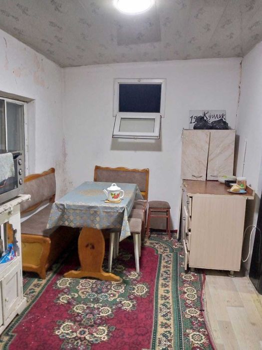 Uy sotiladi 2 xonali + qoshimcha xonalari bor 2/1/4