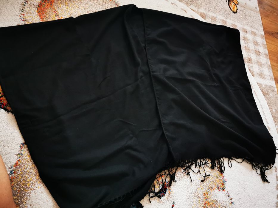 Топло черно пончо