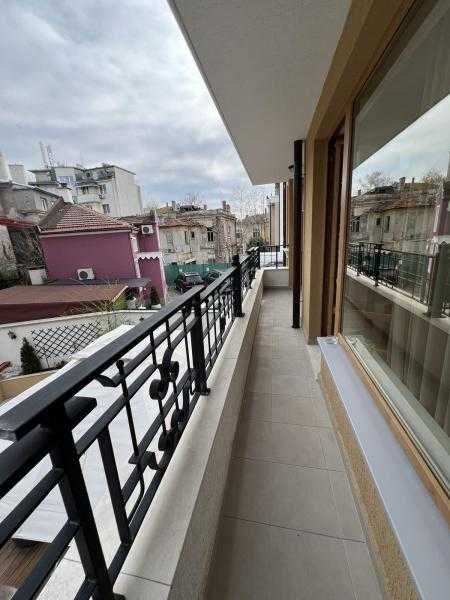 Чисто нов двустаен апартамент в Центъра!