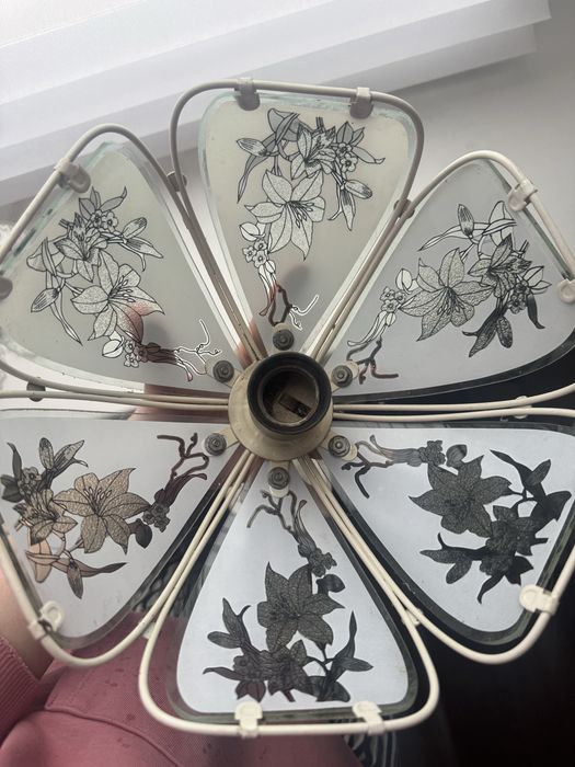 Люстра, жарық бергіш