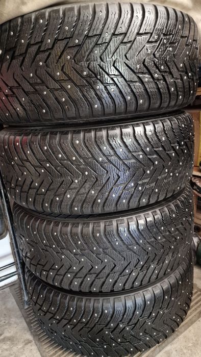 Продам зимние шины 285/60/18