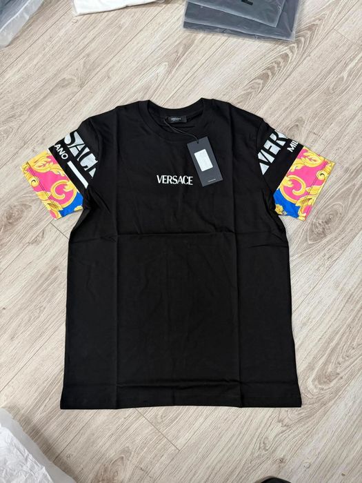 Tricou de vanzare