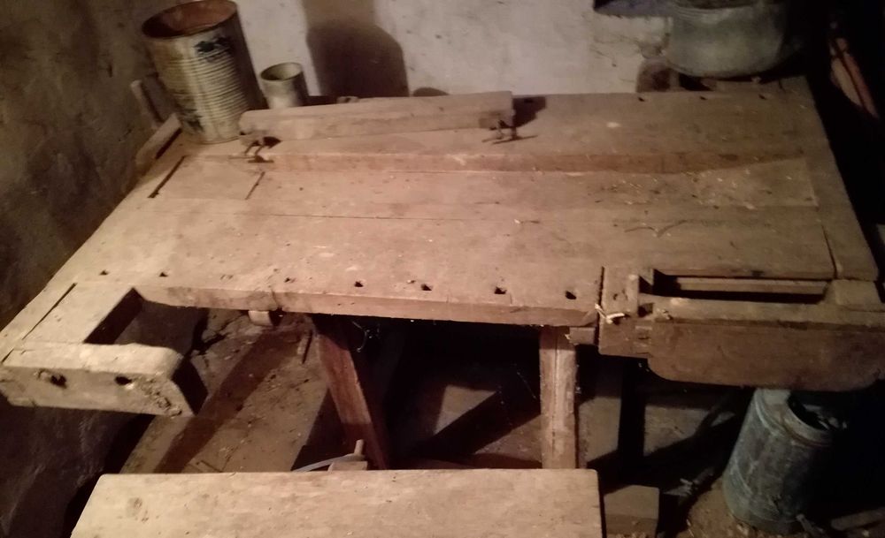 продавам стар дърводелски тезгях, 60 години, оригинален, нереставриран