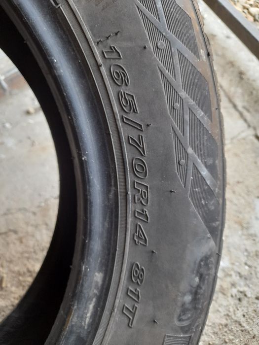 Vând anvelope iarna 165/70 R 14