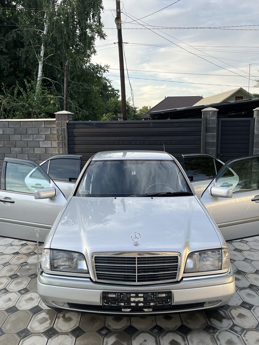 Mersedes C-class 230