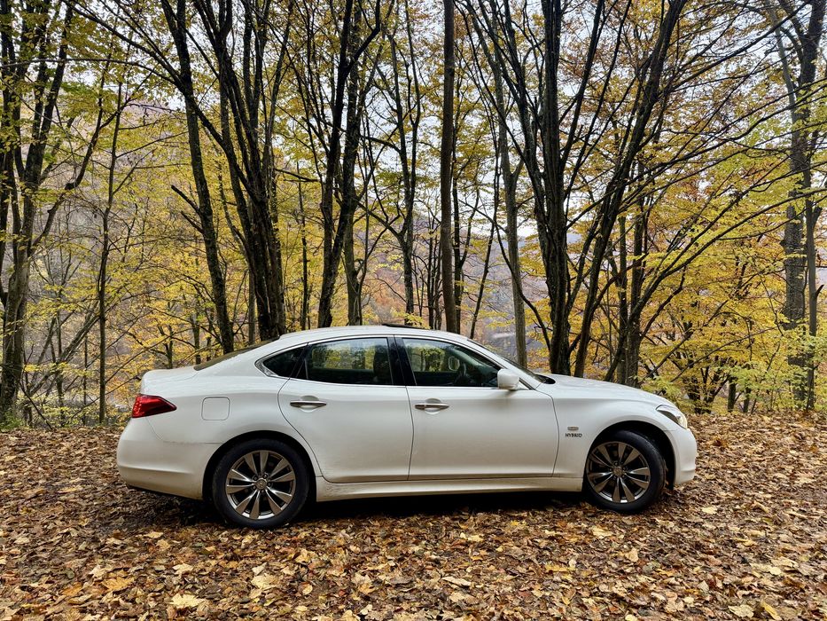 Vând auto Infiniti M35h / Q70 Hybrid