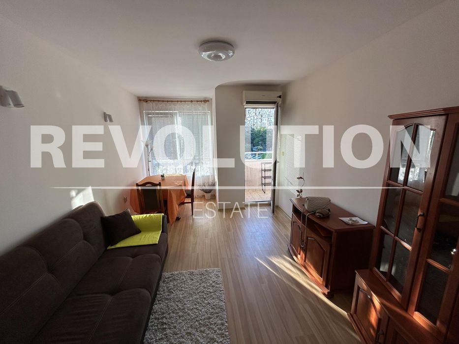 Дава се под наем Двустаен апартамент в Варна, Базар Левски - 50 кв.м за 375 € - Снимка #1