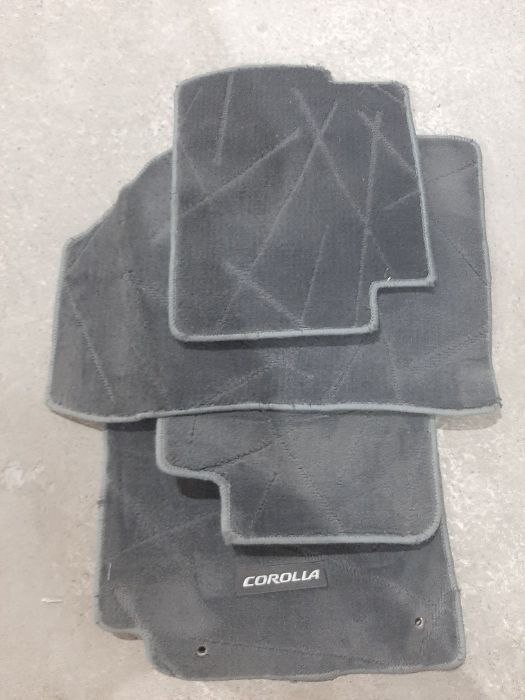 Коврики на Toyota Camry. На Toyota Corolla. 2008 г.в.