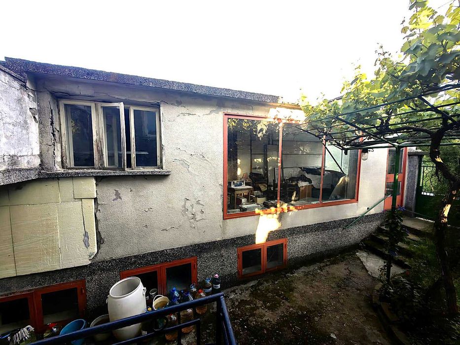 Продава се Промишлена сграда в Разград, Житница - 137 кв.м за 652 €/кв.м - Снимка #1