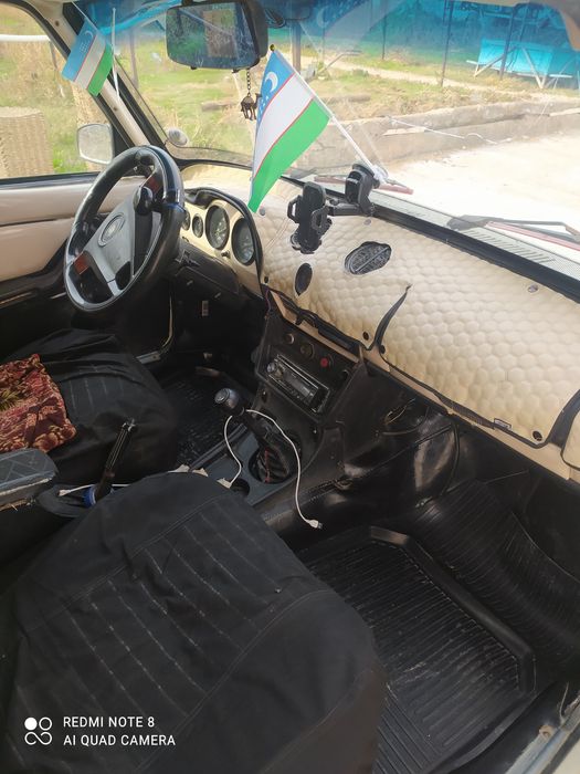 Vaz 01 sotiladi 1500$