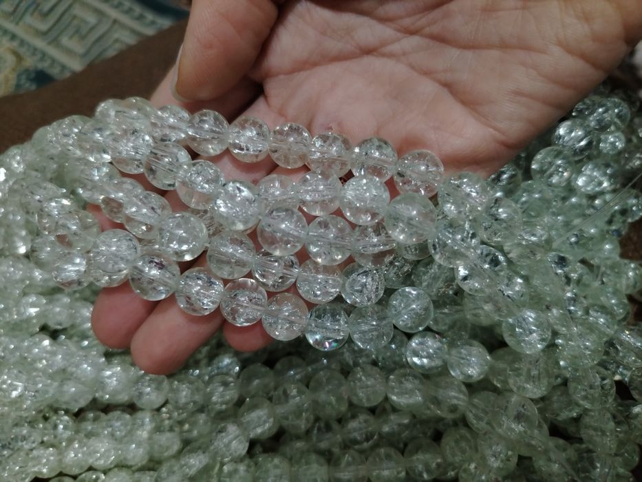 Стеклянные бусы с эффектом кракле