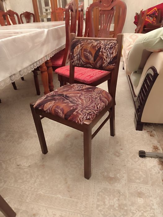 Стол и стулья для дома