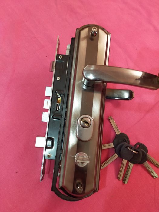 Замок для металлических дверей