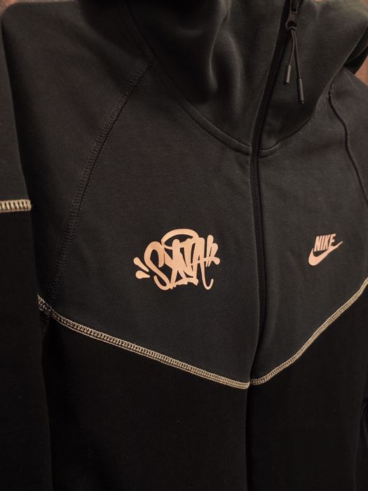 Nike tech fleece x syna world
