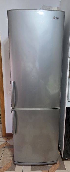 Холодильник LG серый