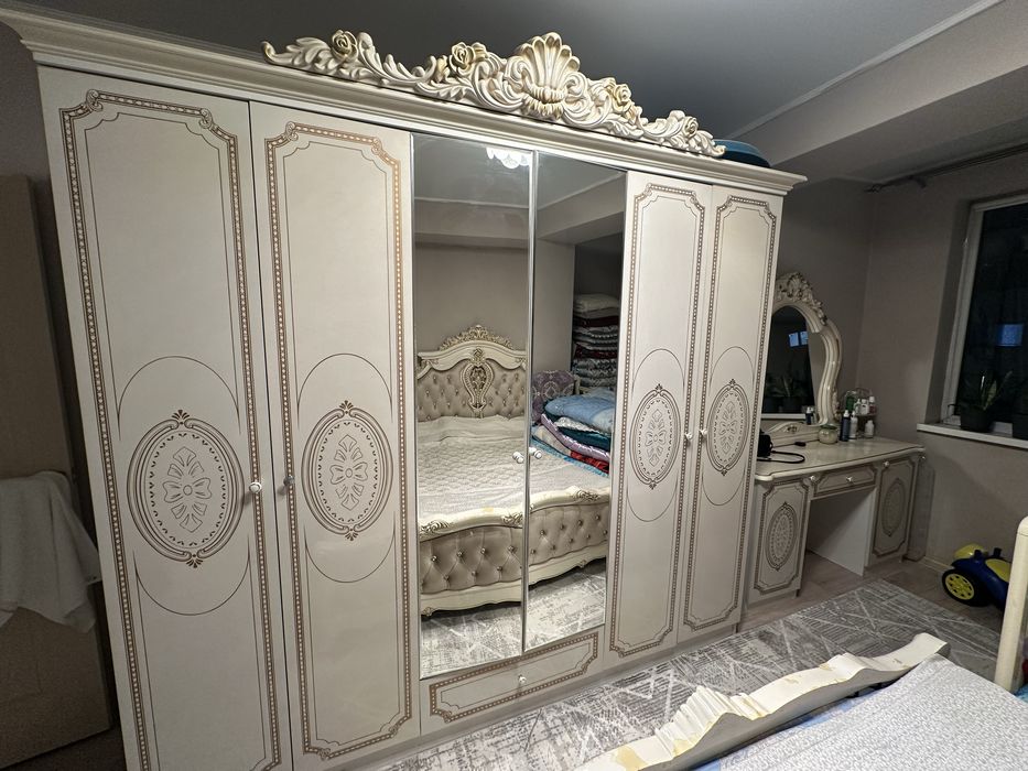 Спальный гарнитур