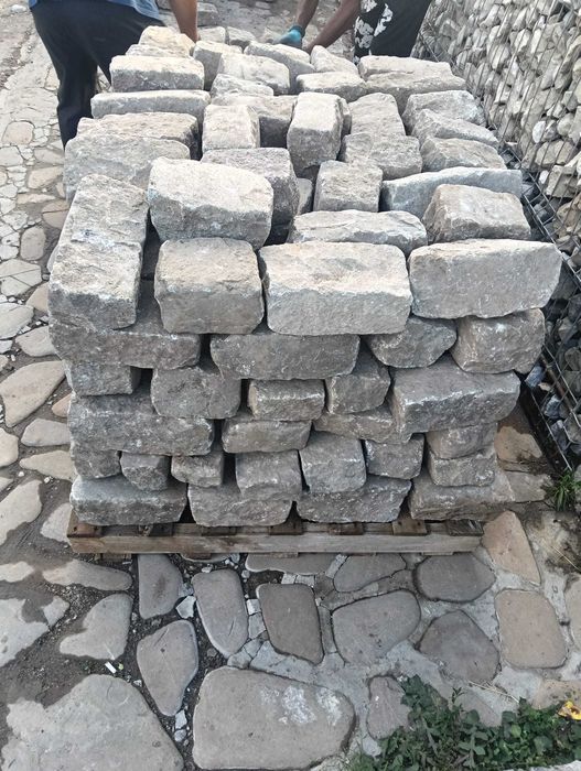 Piatră cubica de Munte Rustică - Pret Avantajos de la 50 Lei