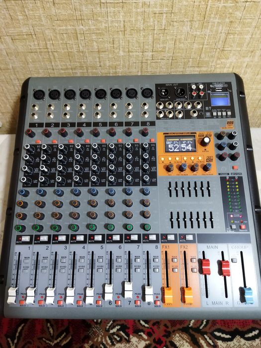 Miksher pult usilitel. Микшер Пульт Усилитель.