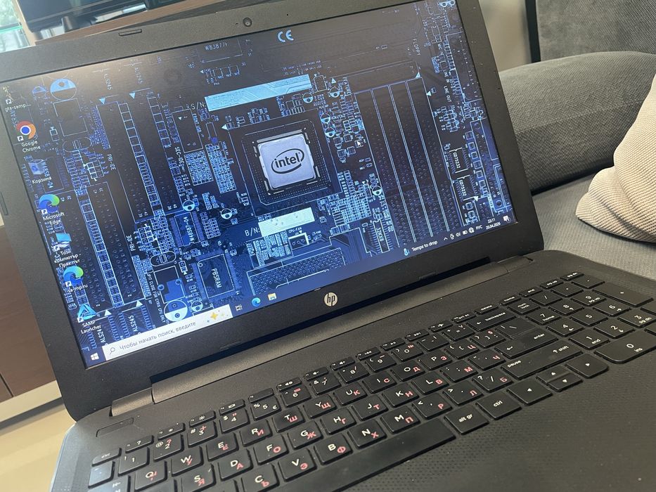 Лаптоп Hp 250 и зарядно