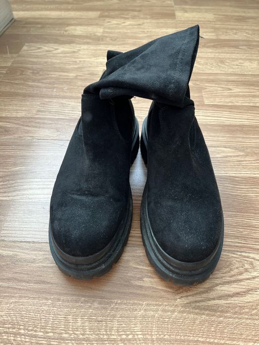 Черни велурени боти